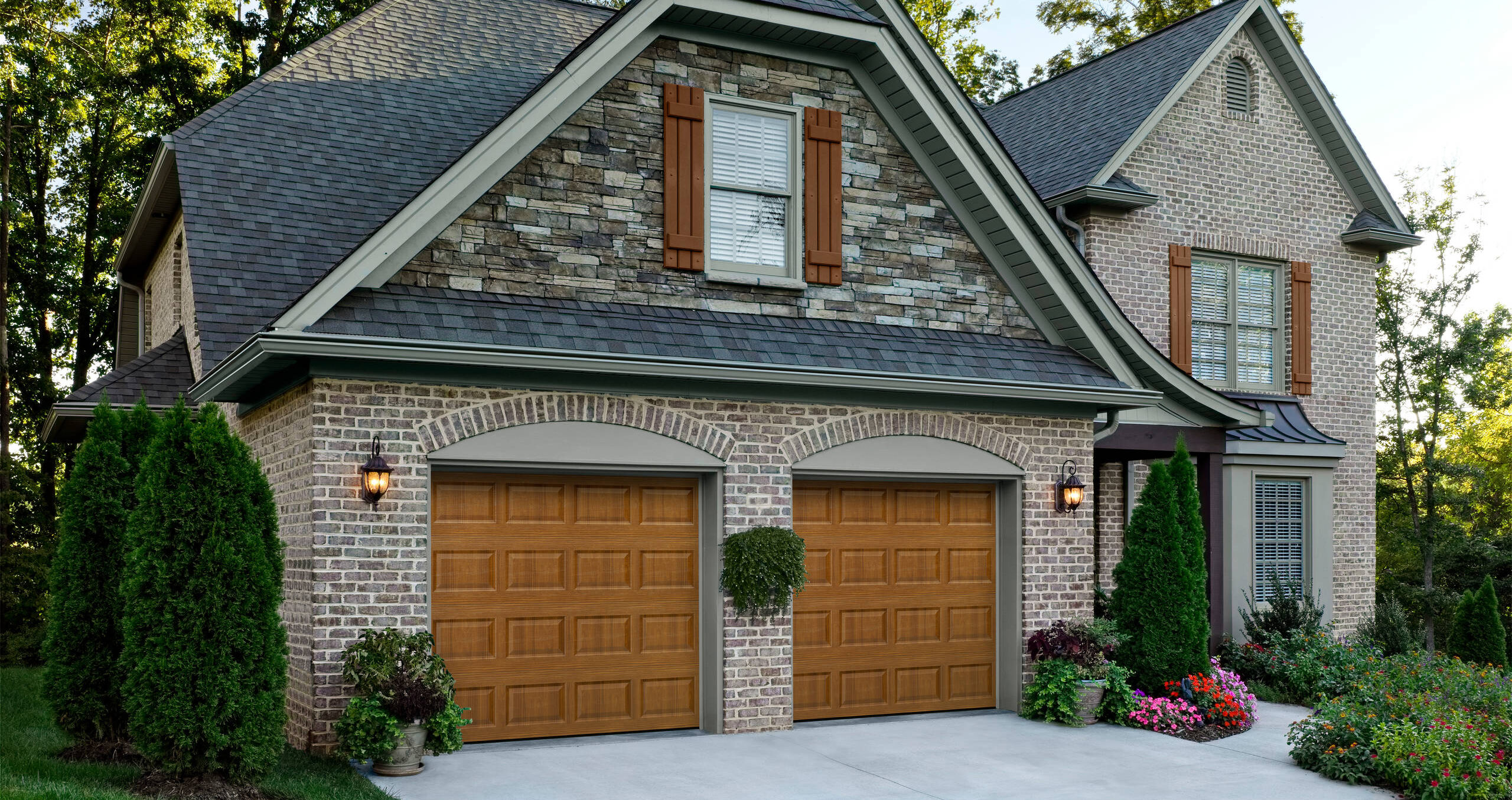 garage doors roofing
